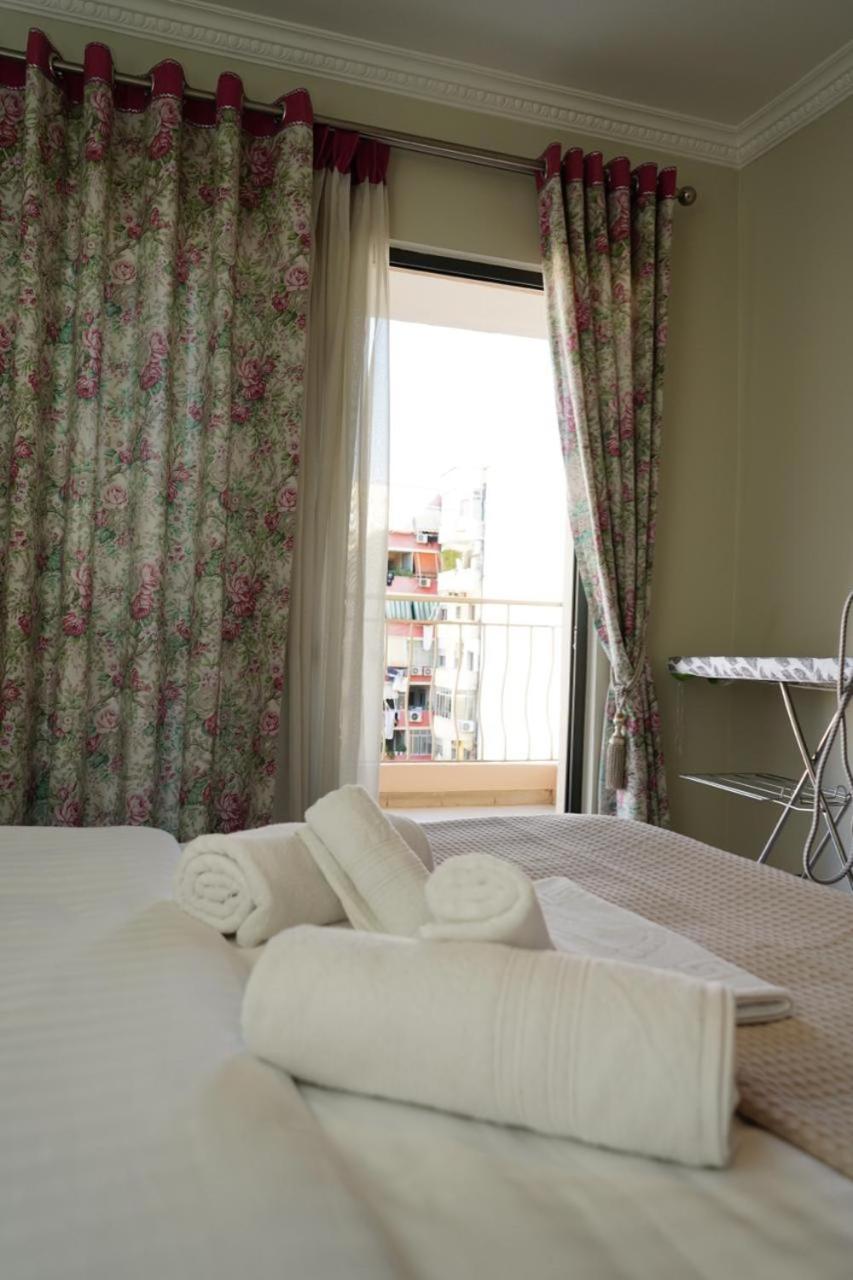 New Bazaar Bliss Apartment Tiranë Luaran gambar